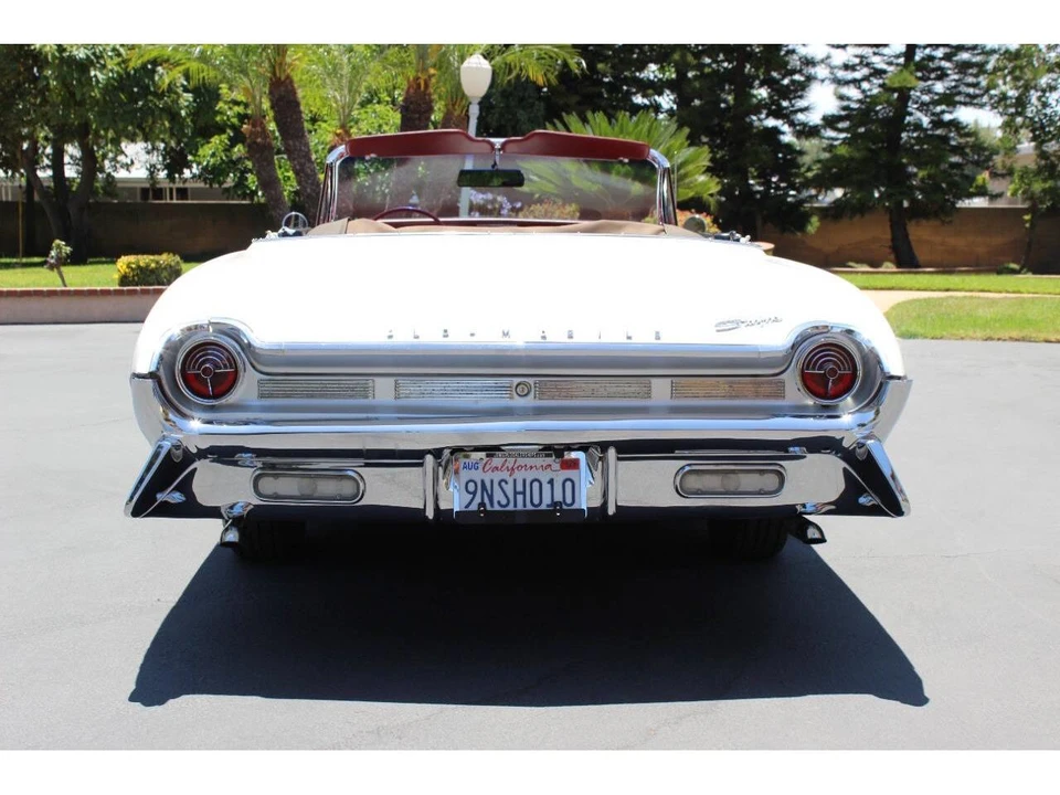 1961 Oldsmobile Starfire - Image 16 of 31