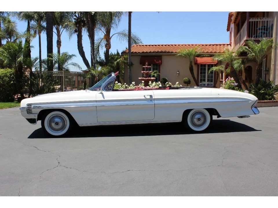 1961 Oldsmobile Starfire - Image 8 of 31