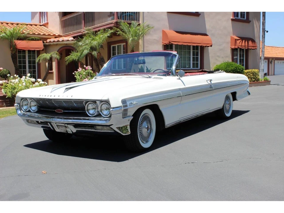 1961 Oldsmobile Starfire - Image 27 of 31