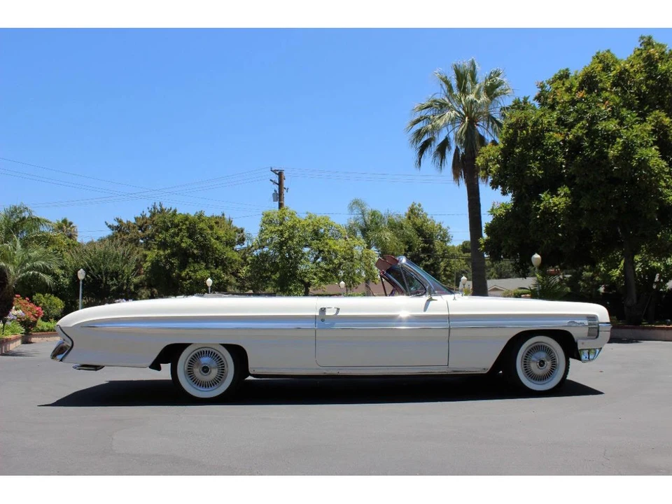 1961 Oldsmobile Starfire - Image 23 of 31