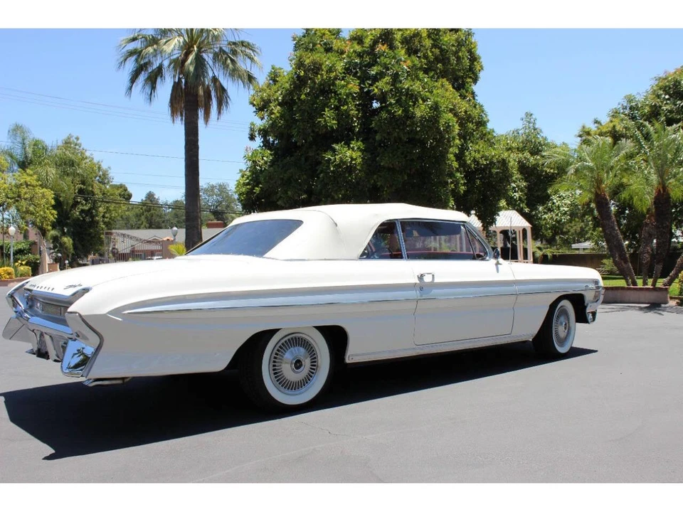 1961 Oldsmobile Starfire - Image 20 of 31