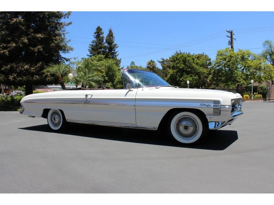 1961 Oldsmobile Starfire - Image 24 of 31