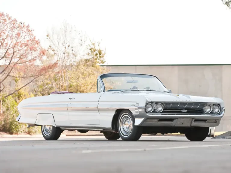 1961 Oldsmobile Starfire - Image 2 of 2