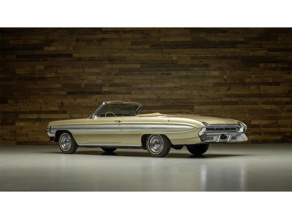 1961 Oldsmobile Starfire - Image 4 of 4