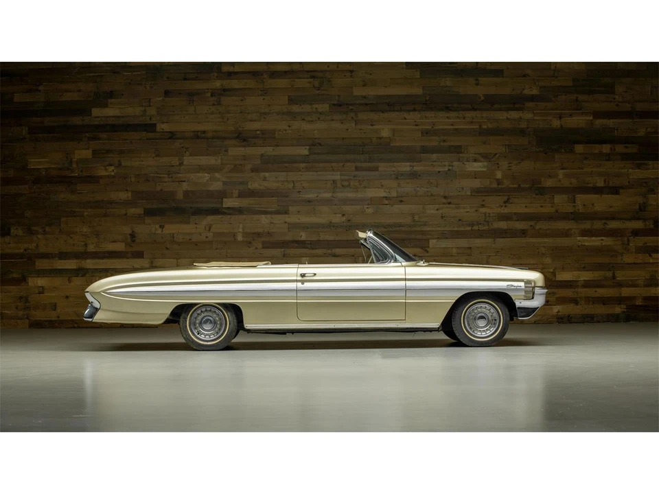 1961 Oldsmobile Starfire - Image 2 of 4