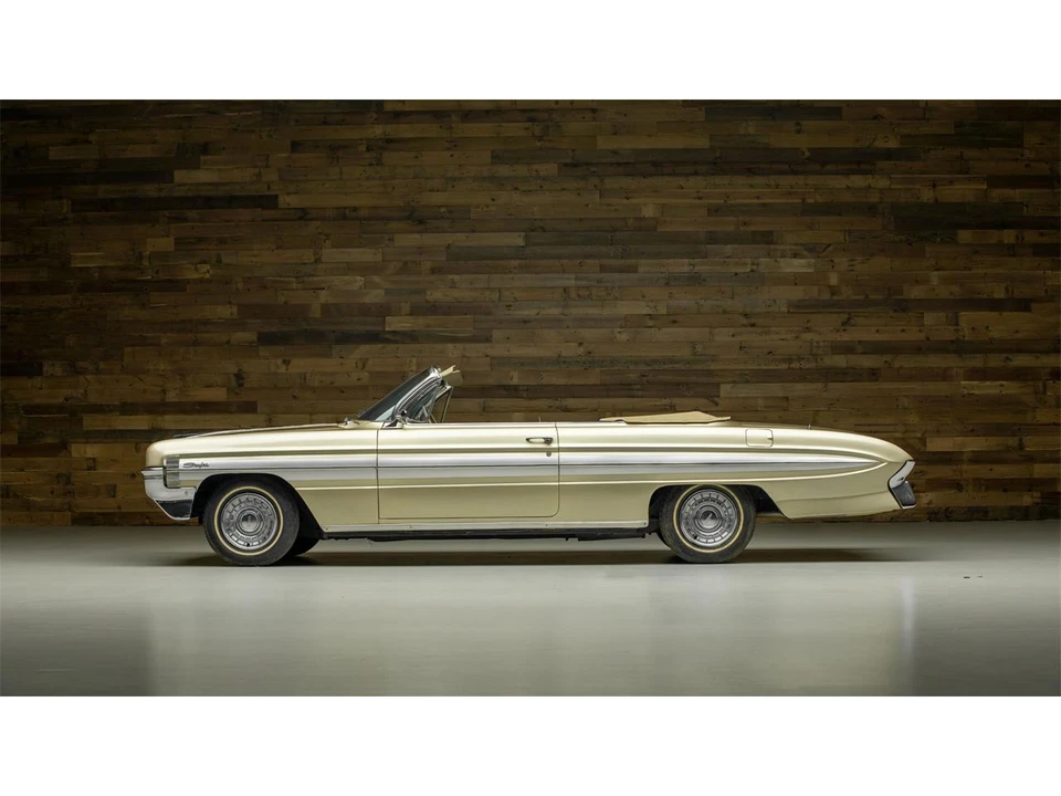 1961 Oldsmobile Starfire - Image 3 of 4