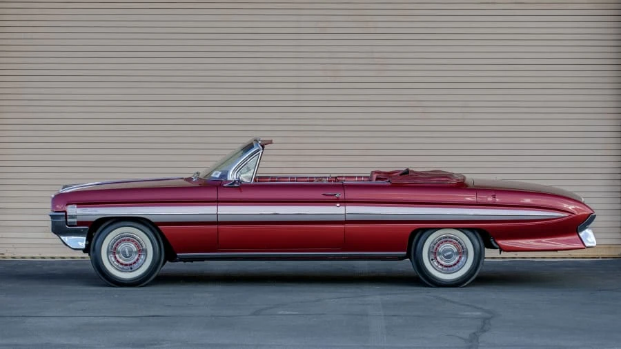 1961 Oldsmobile Starfire - Image 2 of 12