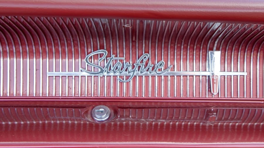 1961 Oldsmobile Starfire - Image 9 of 12