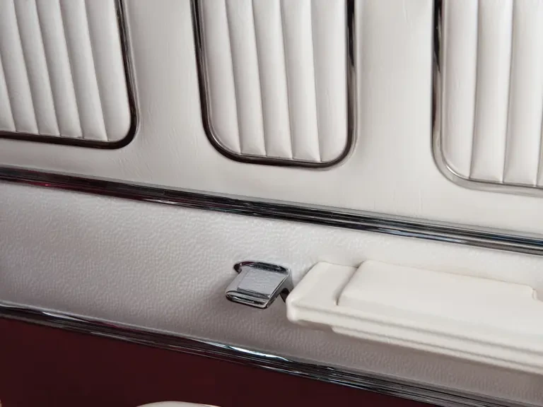 1961 Oldsmobile Starfire - Image 20 of 23