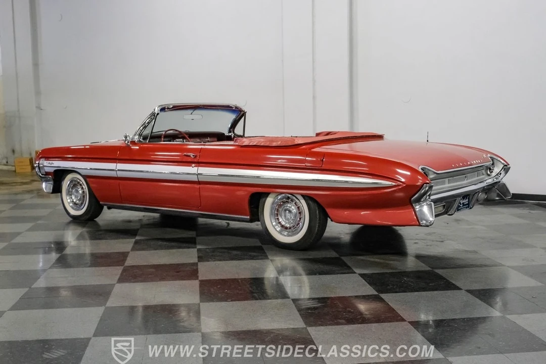 1961 Oldsmobile Starfire - Image 8 of 21