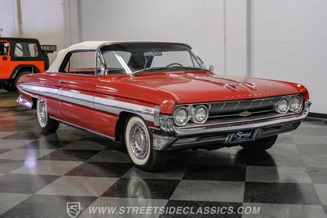 1961 Oldsmobile Starfire - Image 17 of 21