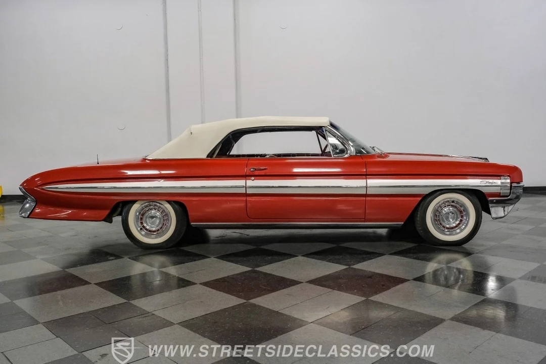 1961 Oldsmobile Starfire - Image 14 of 21