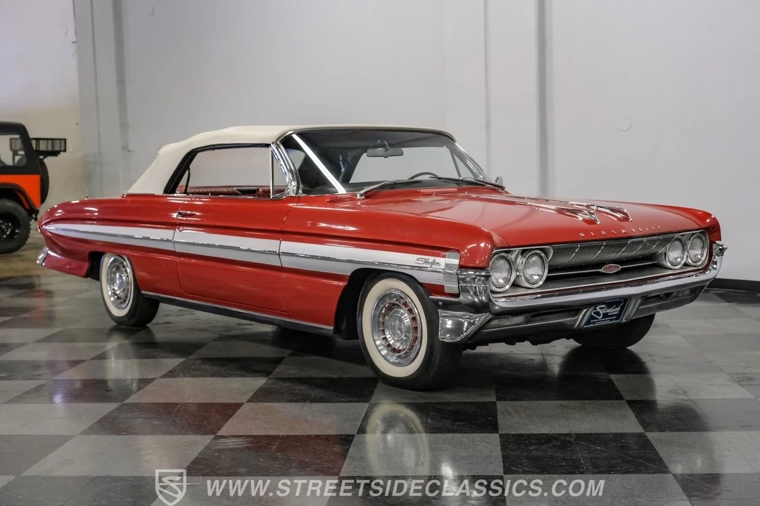 1961 Oldsmobile Starfire - Image 16 of 21