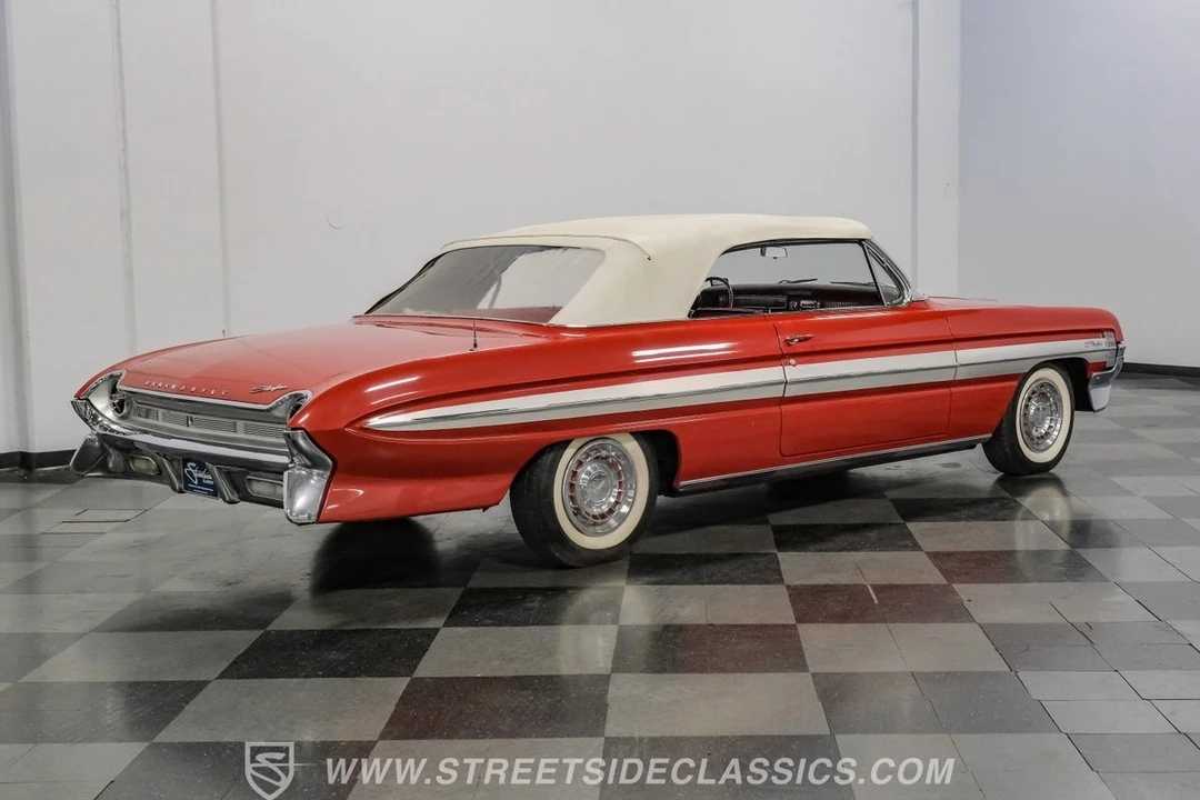 1961 Oldsmobile Starfire - Image 13 of 21