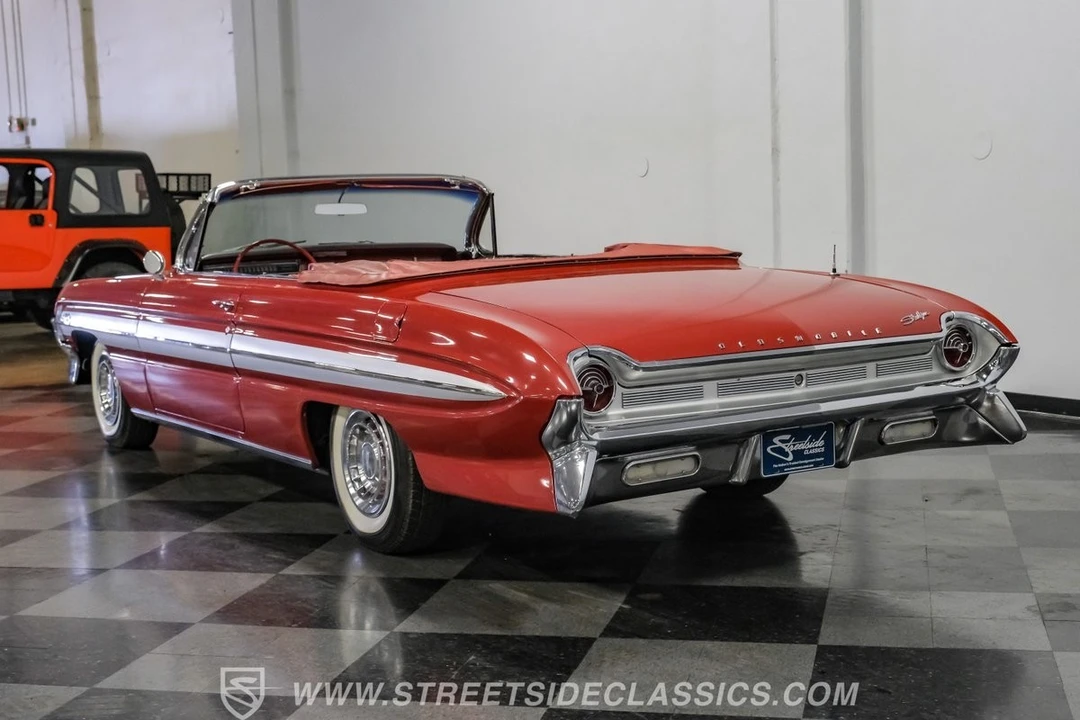 1961 Oldsmobile Starfire - Image 10 of 21