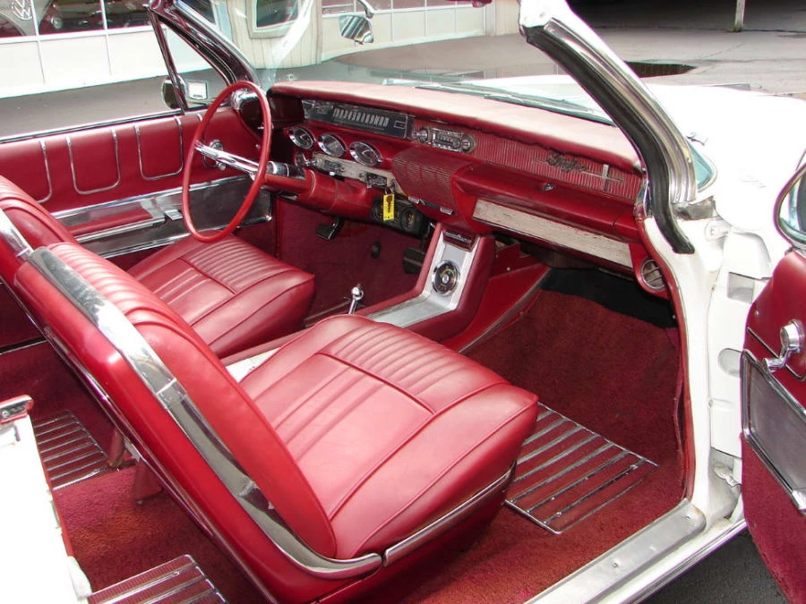 1961 Oldsmobile Starfire - Image 5 of 8
