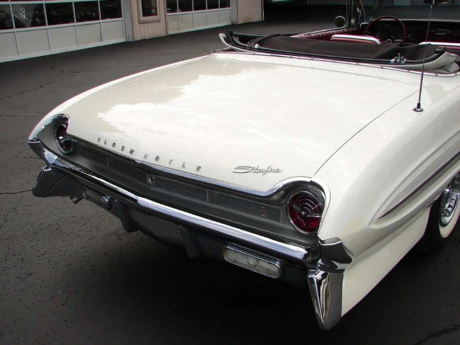 1961 Oldsmobile Starfire - Image 7 of 8