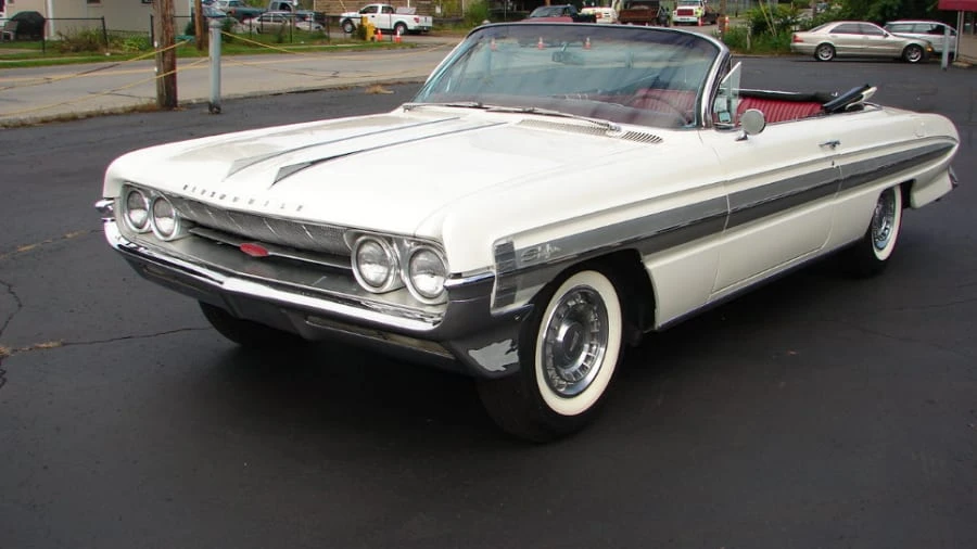 1961 Oldsmobile Starfire - Image 8 of 8