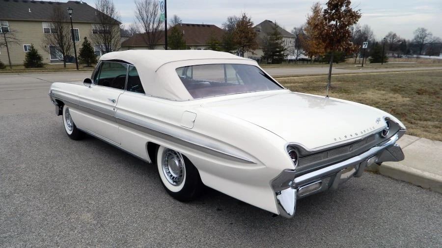 1961 Oldsmobile Starfire - Image 3 of 8