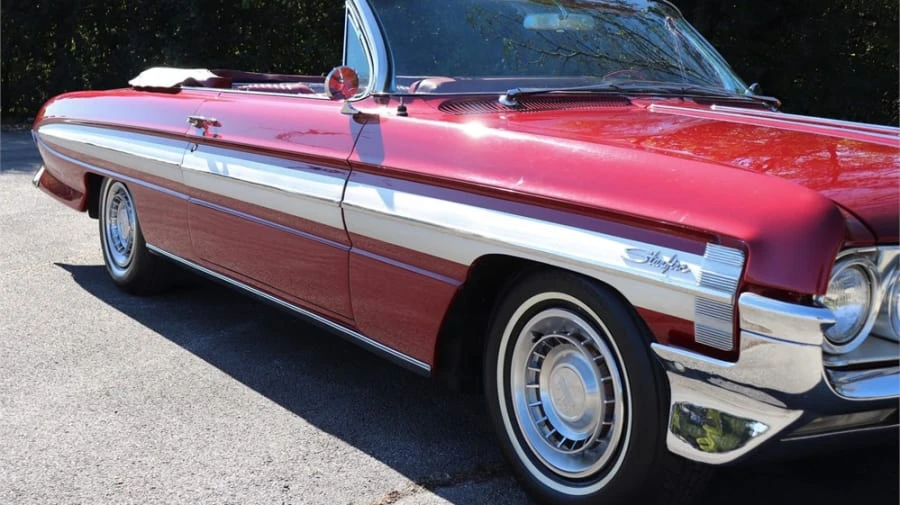1961 Oldsmobile Starfire - Image 9 of 19
