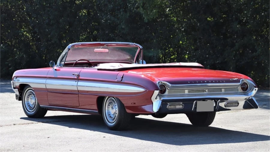 1961 Oldsmobile Starfire - Image 2 of 19