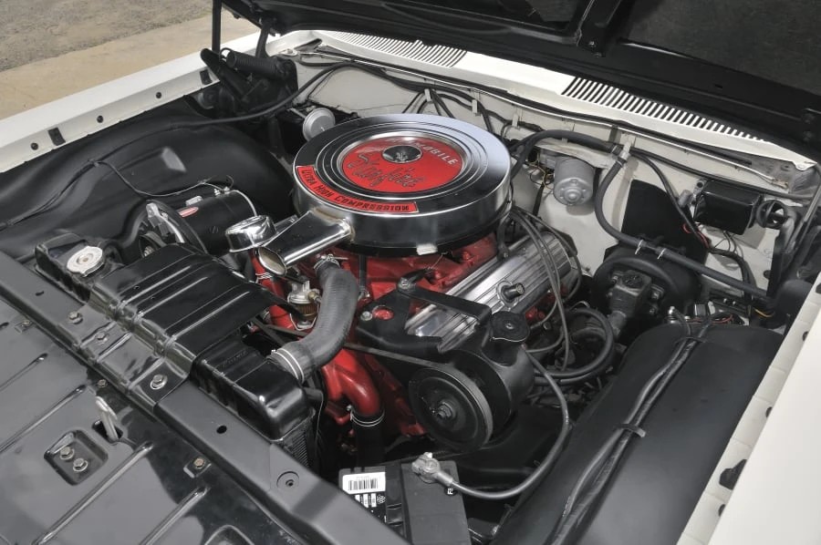 1961 Oldsmobile Starfire - Image 5 of 11