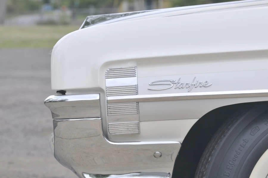 1961 Oldsmobile Starfire - Image 8 of 11