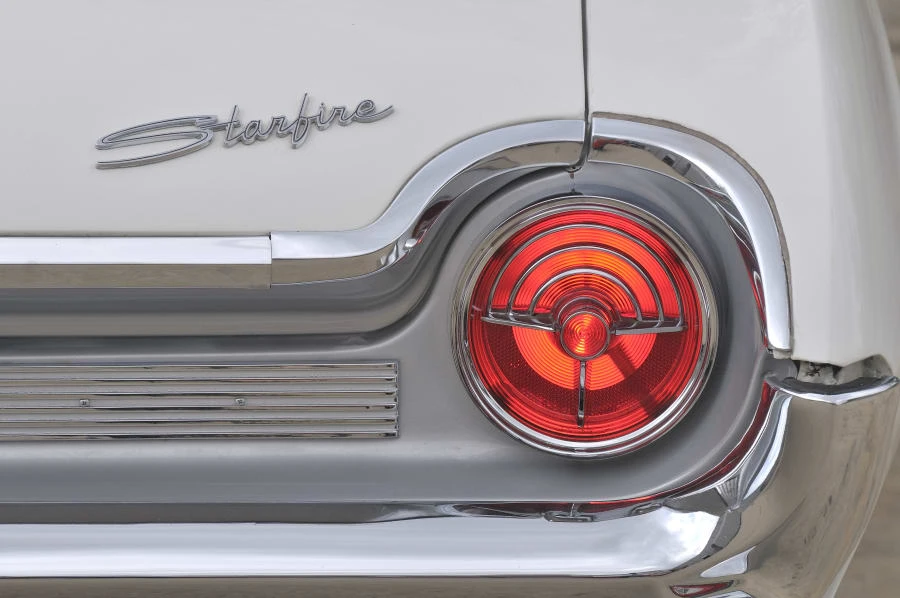 1961 Oldsmobile Starfire - Image 9 of 11