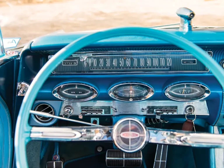 1961 Oldsmobile Starfire - Image 28 of 31