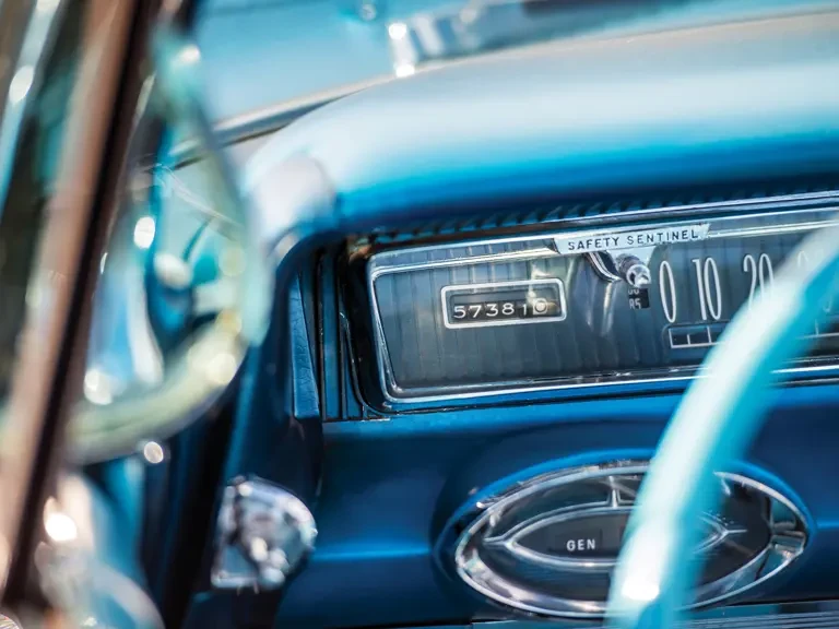 1961 Oldsmobile Starfire - Image 24 of 31
