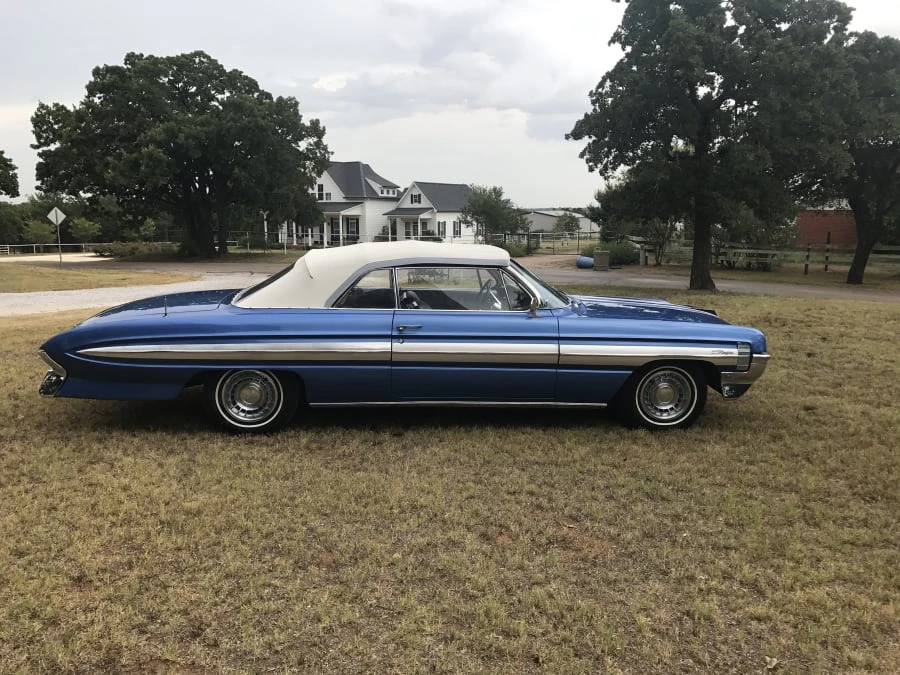 1961 Oldsmobile Starfire - Image 2 of 7