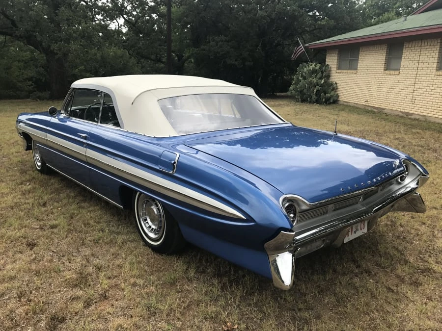 1961 Oldsmobile Starfire - Image 3 of 7