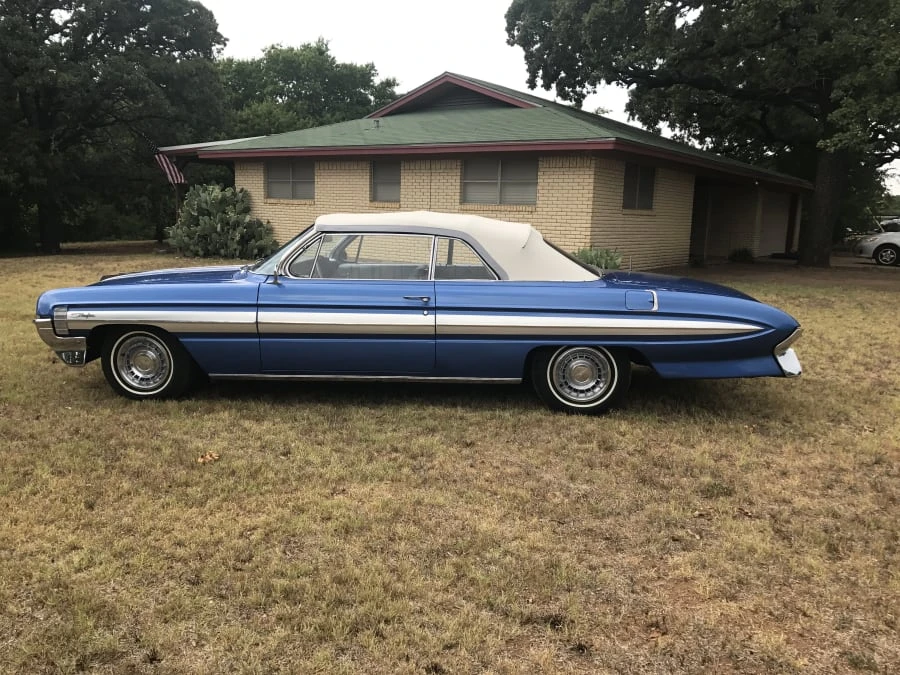 1961 Oldsmobile Starfire - Image 7 of 7