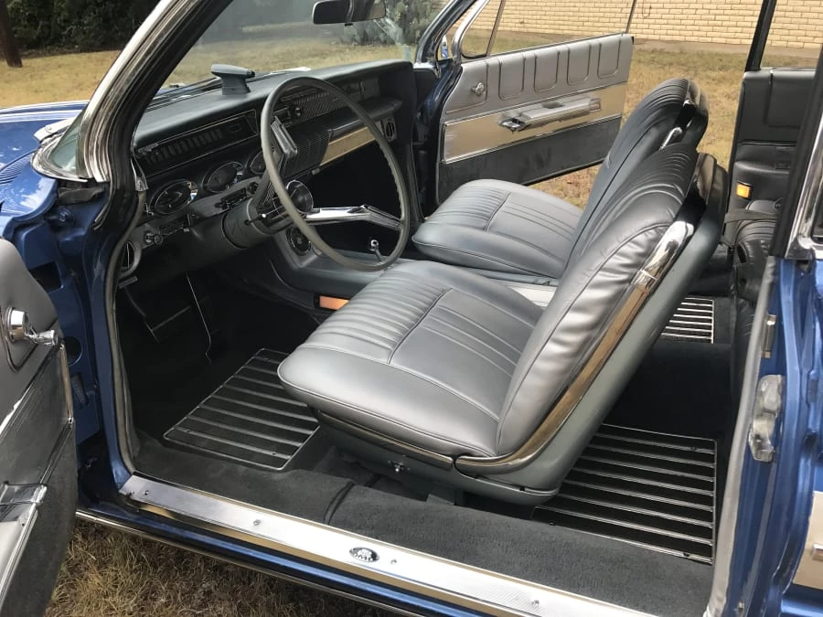 1961 Oldsmobile Starfire - Image 5 of 7
