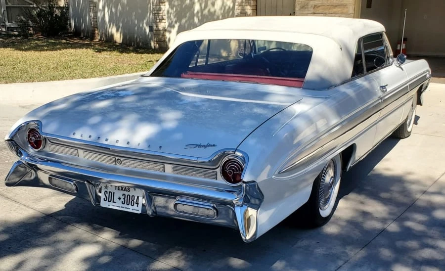 1961 Oldsmobile Starfire - Image 2 of 14