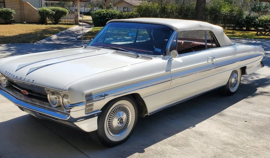 1961 Oldsmobile Starfire - Image 5 of 14