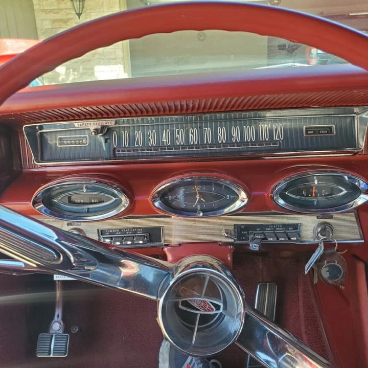 1961 Oldsmobile Starfire - Image 10 of 14