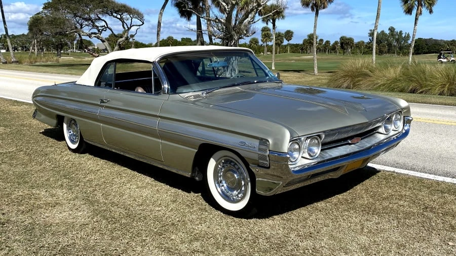 1961 Oldsmobile Starfire - Image 18 of 18