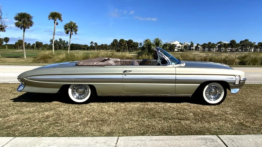 1961 Oldsmobile Starfire - Image 8 of 18