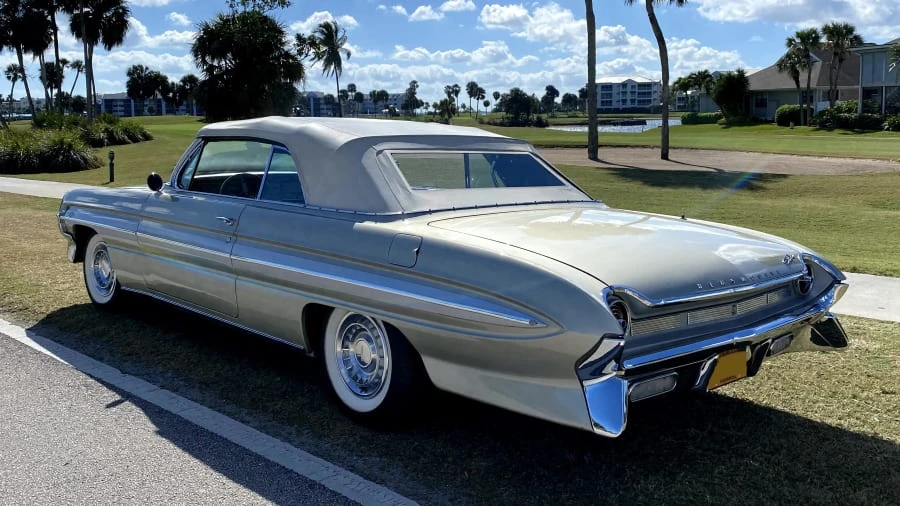 1961 Oldsmobile Starfire - Image 14 of 18