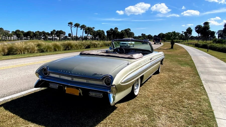 1961 Oldsmobile Starfire - Image 7 of 18