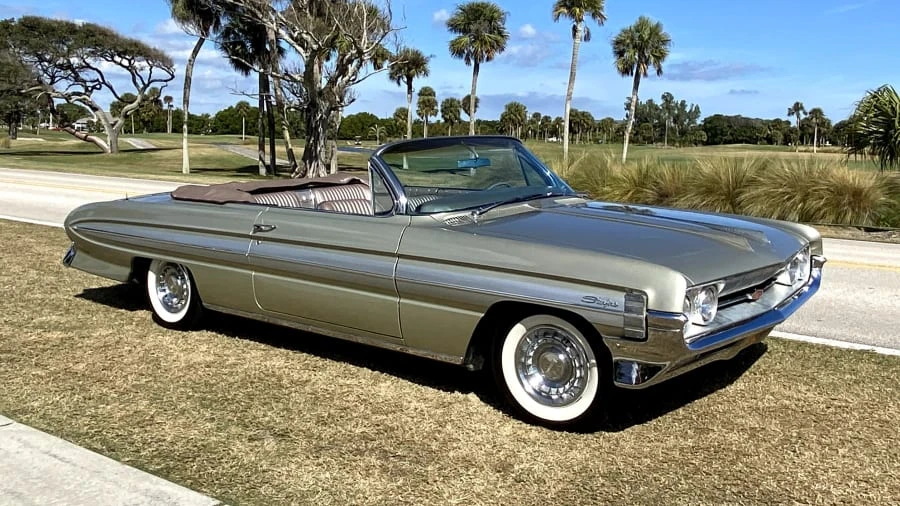 1961 Oldsmobile Starfire - Image 9 of 18