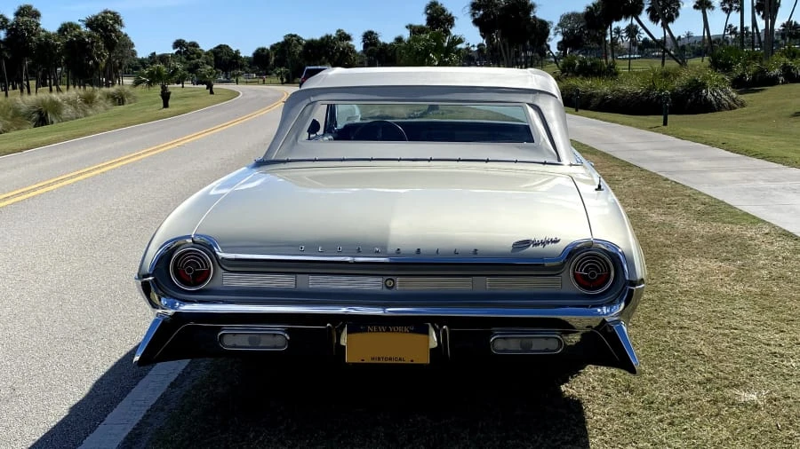 1961 Oldsmobile Starfire - Image 15 of 18