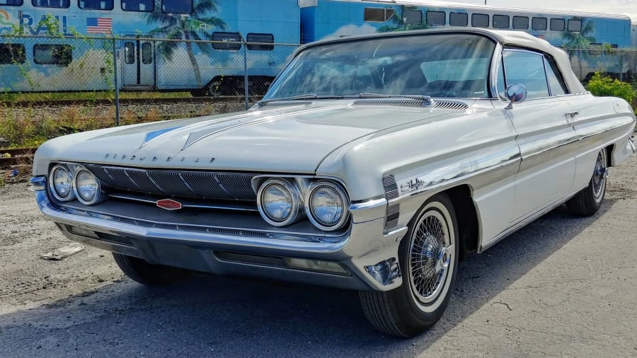 1961 Oldsmobile Starfire - Image 14 of 14