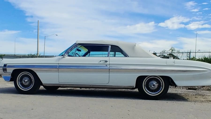 1961 Oldsmobile Starfire - Image 2 of 14