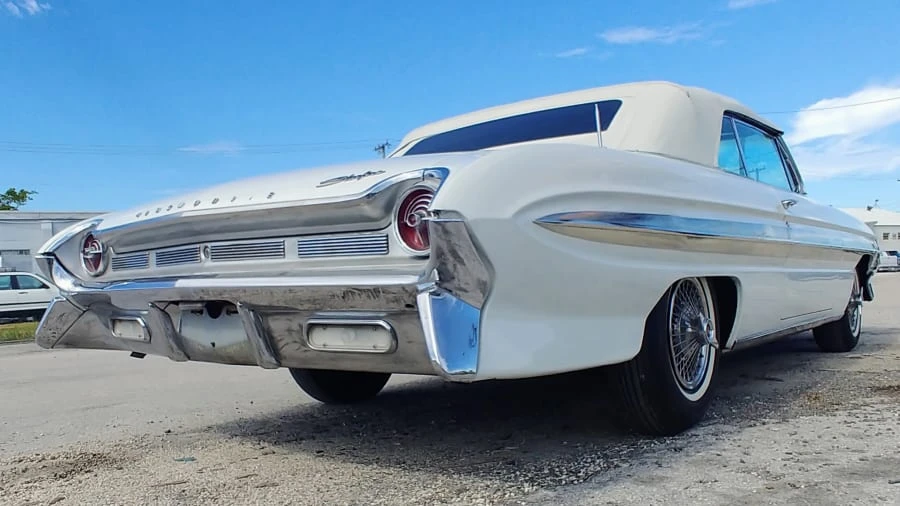 1961 Oldsmobile Starfire - Image 12 of 14