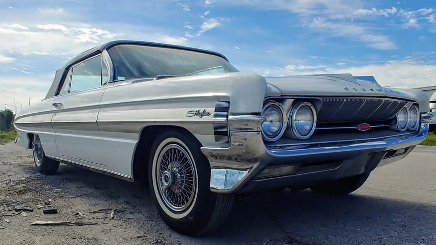 1961 Oldsmobile Starfire - Image 11 of 14
