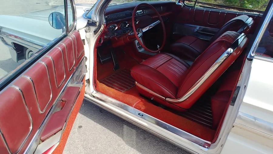 1961 Oldsmobile Starfire - Image 4 of 14