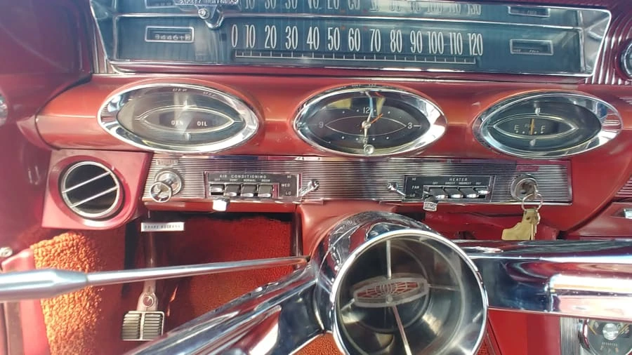 1961 Oldsmobile Starfire - Image 5 of 14