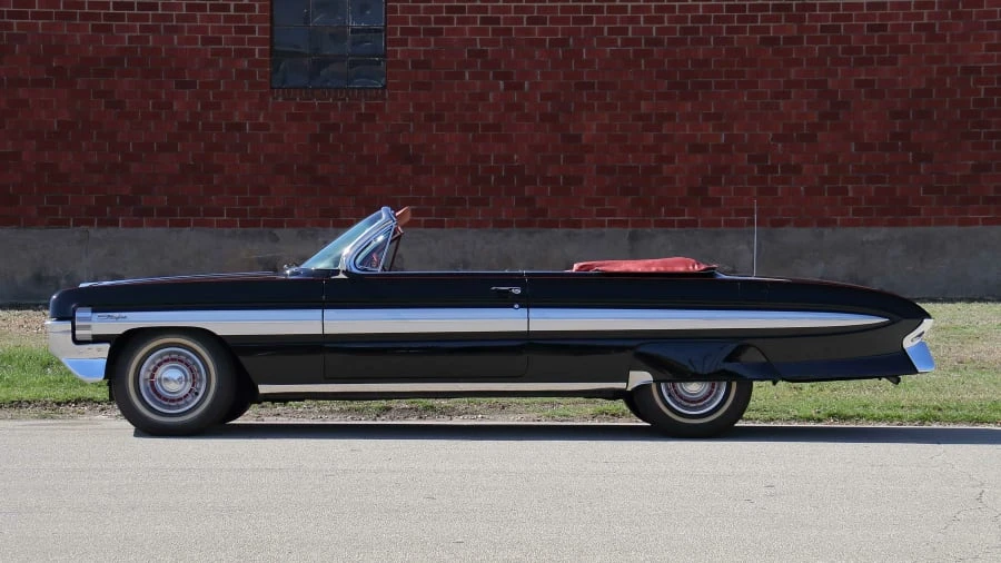 1961 Oldsmobile Starfire - Image 2 of 17